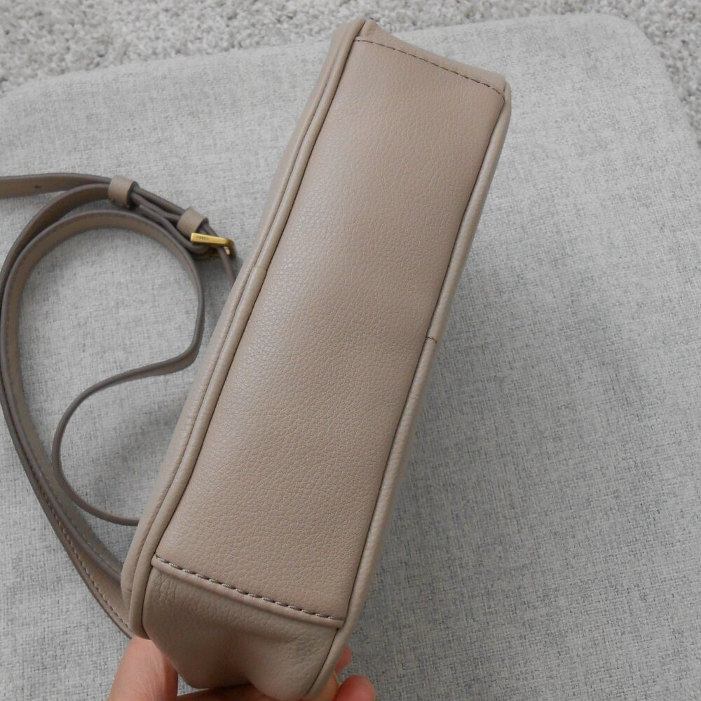 Fossil Taupe Color Neutral Leather Crossbody Bag read details. - Picture 13 of 15